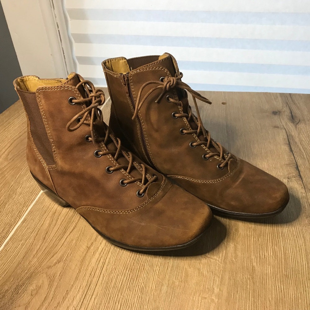 Softspots leather tie up booties - medium brown - Women’s size 9W